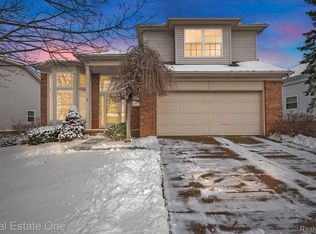 3212 Silverbrook Dr, Rochester, MI 48306