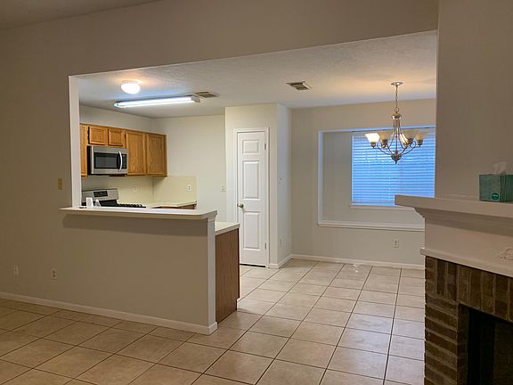 5th image of 16919 Enchanted Cir W
