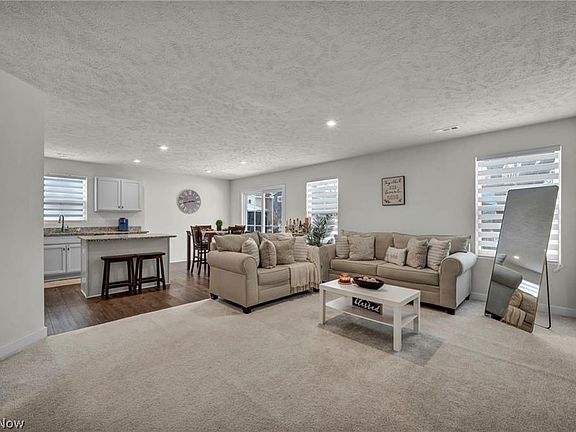 5th image of 141 W Spring Dr