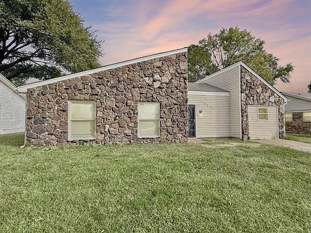 1st image of 6184 Holly Park Dr