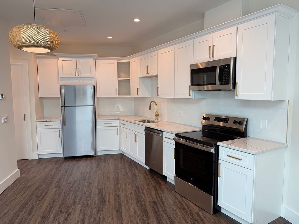 1st image of 175 E Main St Suite 3