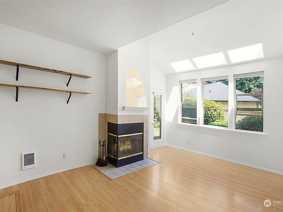 4th image of 4707 NW Walgren Drive #B-102