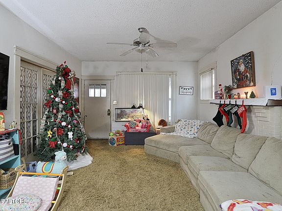 5th image of 3115 Woodbine Ave