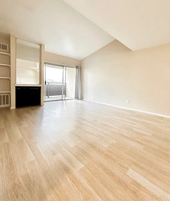 1621 Hotel Cir S — Photo 2