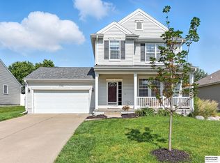 2105 Petersen Dr, Papillion, NE 68046