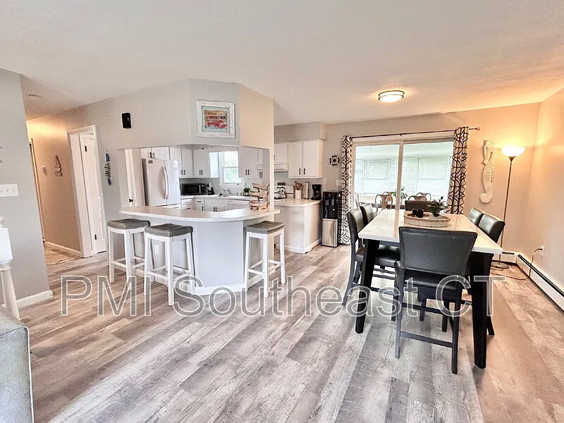 4 bed, 1.5 bath, 1587 sqft, $2,800 — Photo 4