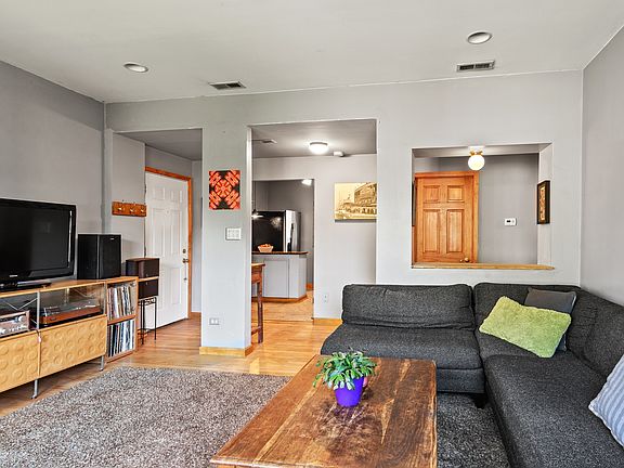 5th image of 5955 N Winthrop Ave APT 2W