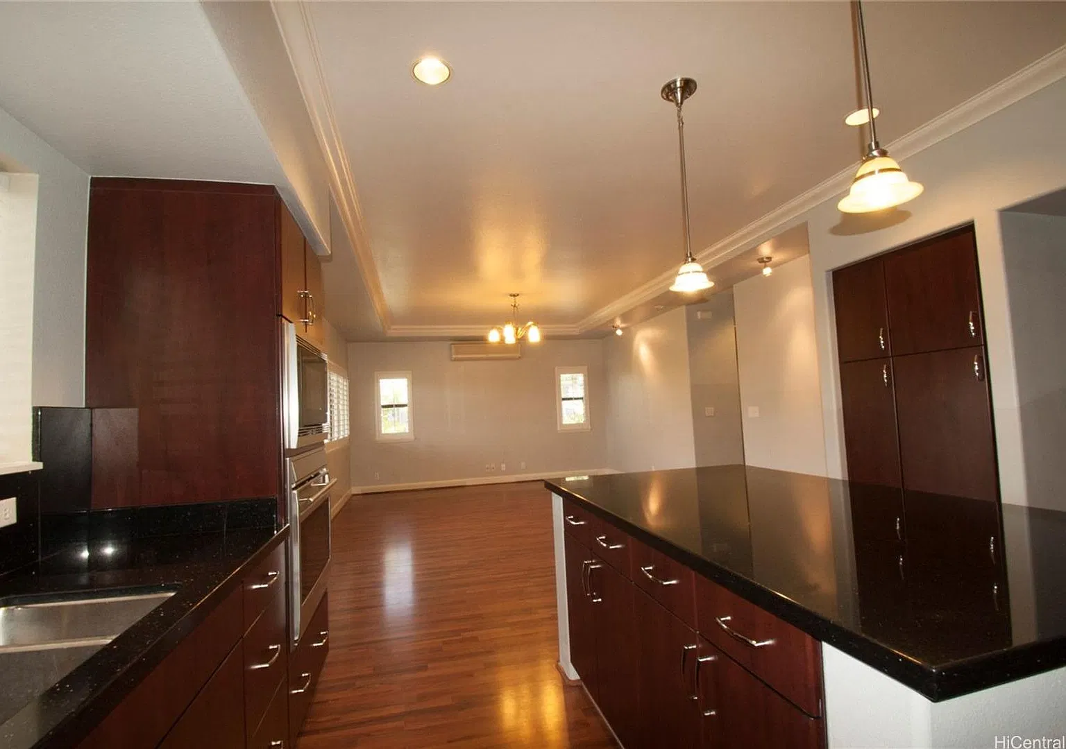 Mililani Mauka 2790 SF4/3 Spacious corner lot landscaped American classic model — Photo 4