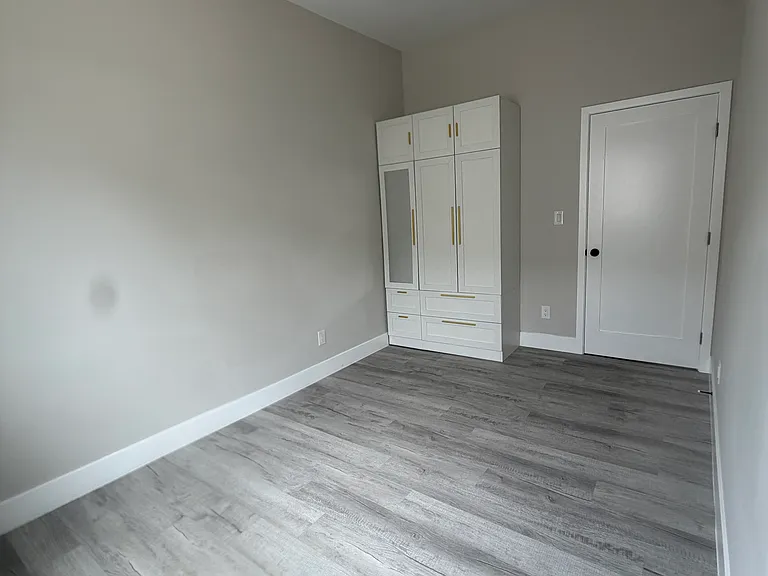 153 E 47th St #153 — Photo 20