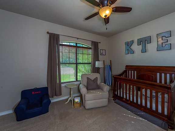 5th image of 702 Meadow Ln