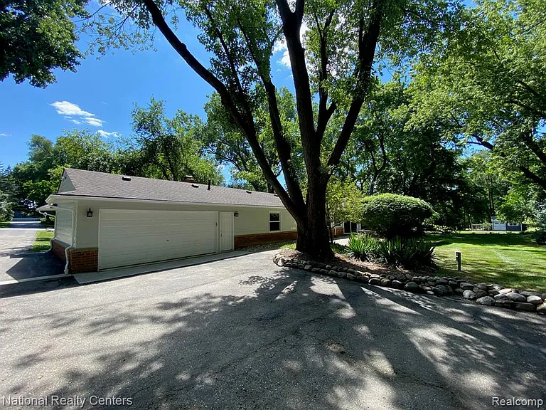 144 W Maryknoll Rd — Photo 12