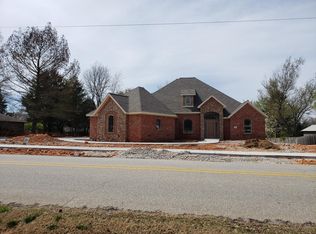 2919 S Country Club Dr, Fayetteville, AR 72701
