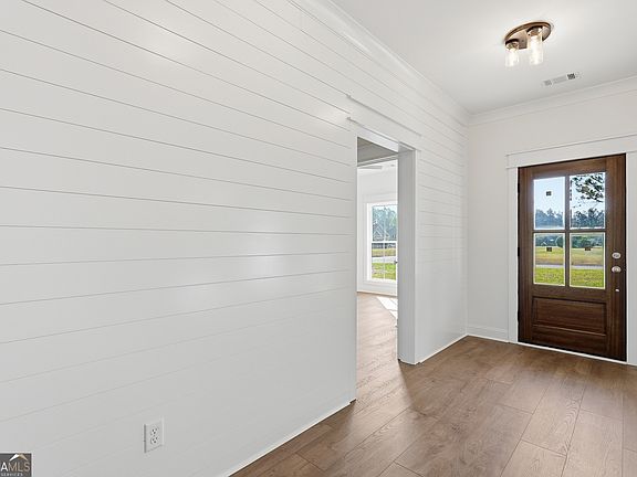 3rd image of 3106 McCall Blvd