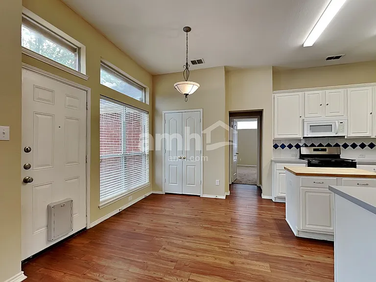 3021 Avery Ln — Photo 4
