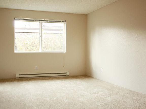 4th image of 14321 NE 7th Pl APT 3