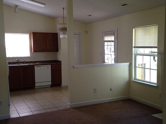 open kitchen / living room