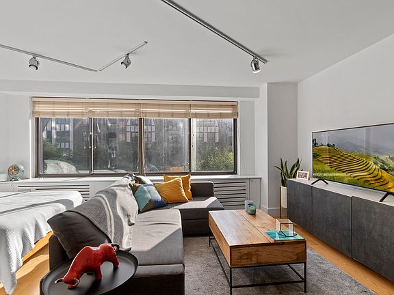 3rd image of 372 Central Park W APT 5F