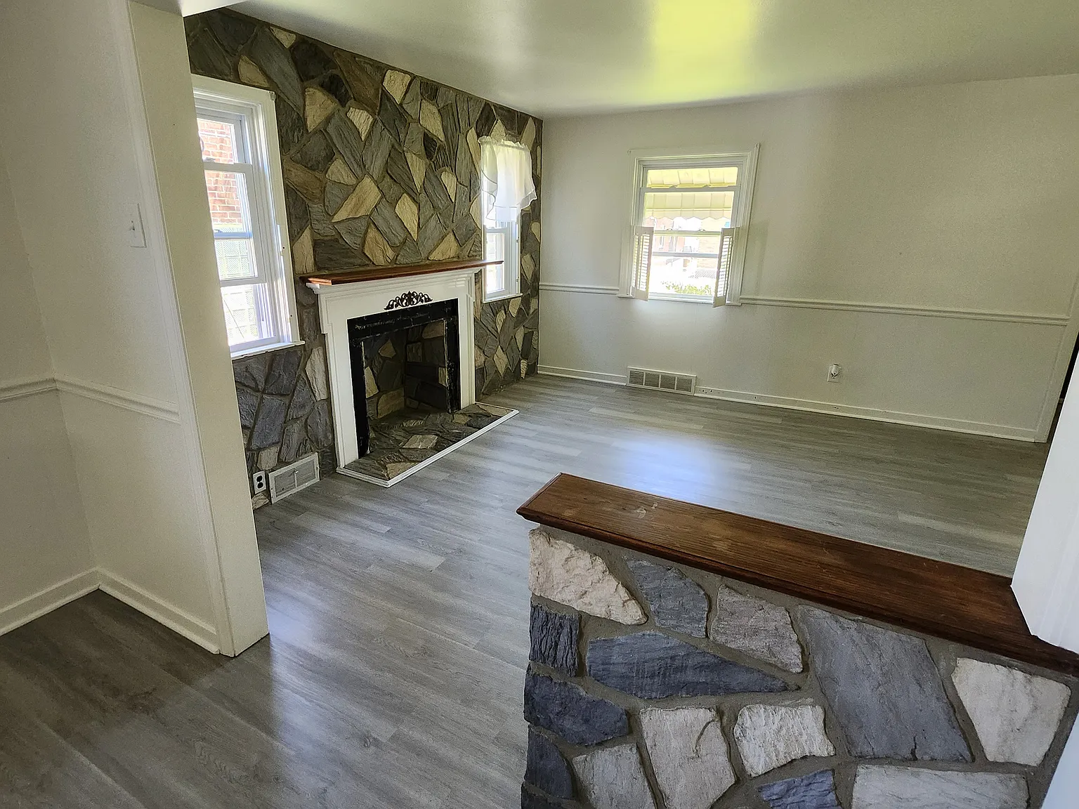 1104 Holmes St — Photo 4