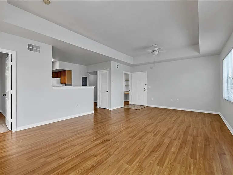 1010 Villagio Cir #204 — Photo 11