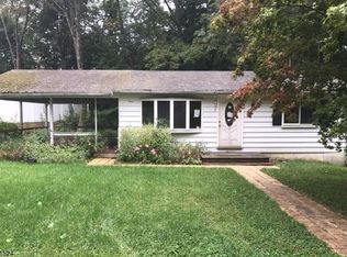 3 Summit Rd, Stockholm, NJ 07460