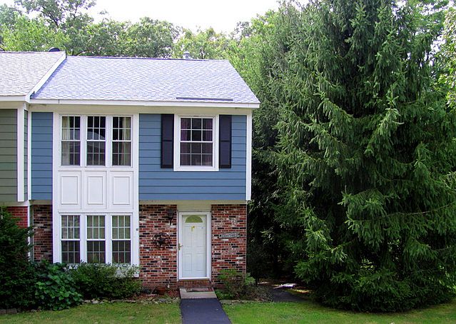 1st image of 115 Vista Dr #115