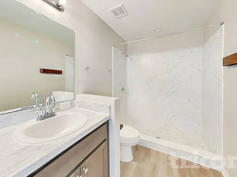 6046 Eagle Pointe Dr — Photo 18