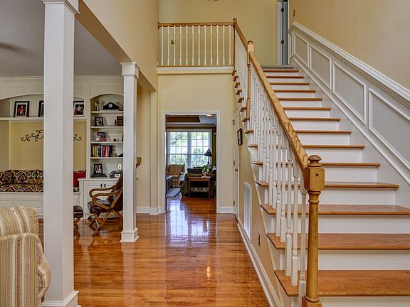 2nd image of 115 Crown Oak Ct