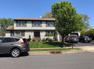 16 Plafsky Dr, Edison, NJ 08817