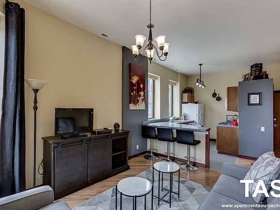 4th image of 645 W Grand Ave APT 3F