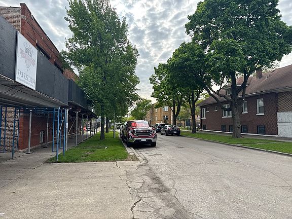 5th image of 2434 W 60th St