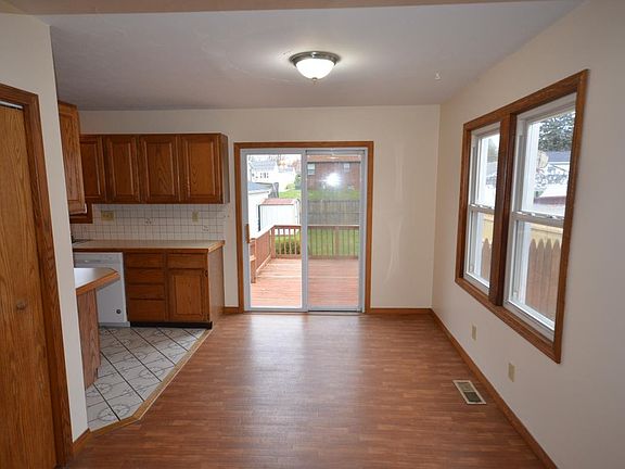 5th image of 477 Seaman Ave