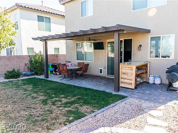 3rd image of 9862 Vista Meadows Ave