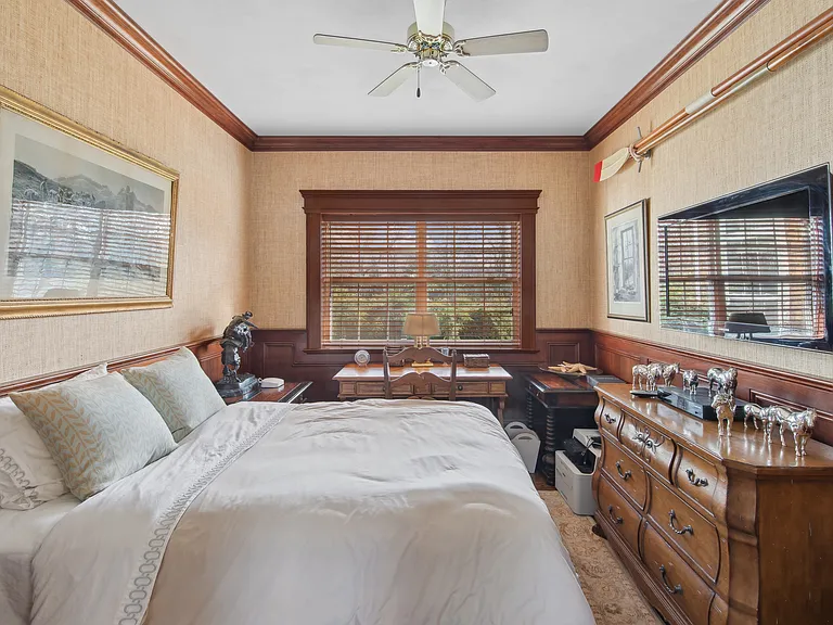 371 Sag Harbor Tpke — Photo 21