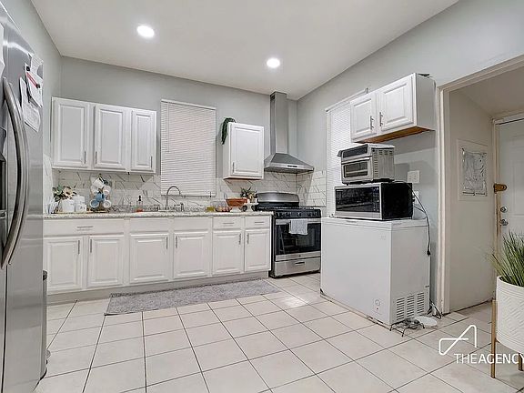 4th image of 32-20 61st St #1
