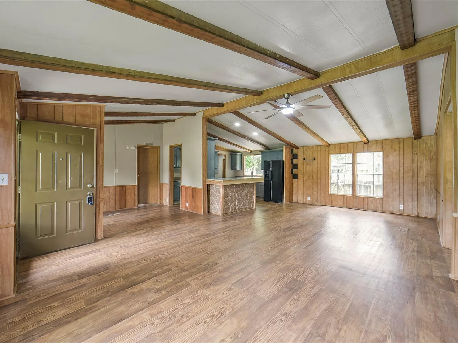 3 bed, 2.0 bath, 1456 sqft, $1,850 — Photo 4