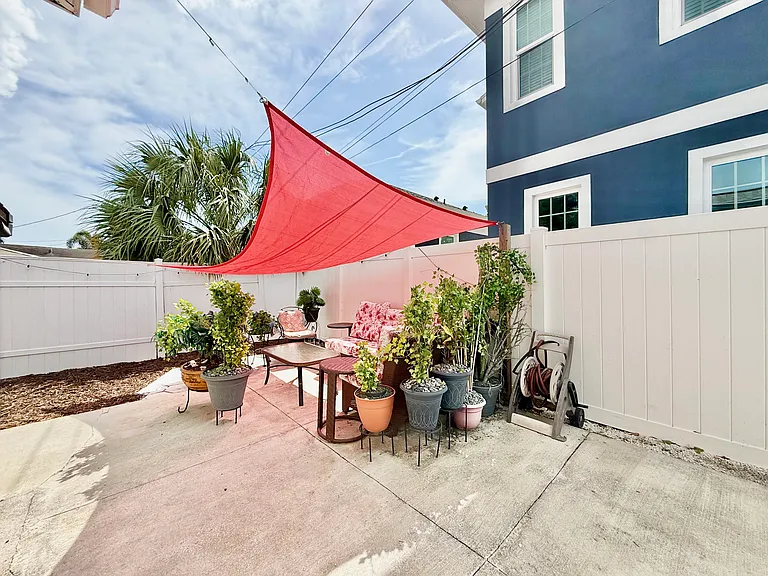 327 25th St S — Photo 36