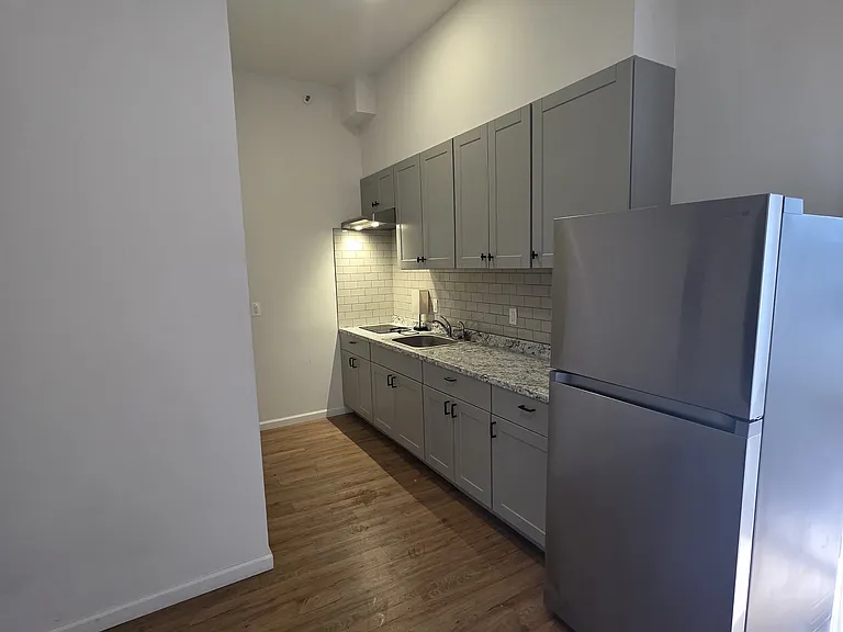 210 Broad St #6 — Photo 4