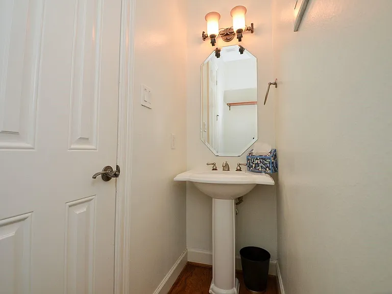 4609 Floyd St #B — Photo 18