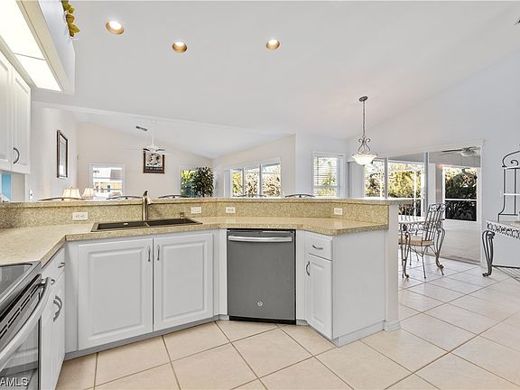 5th image of 4330 SW 18th Pl