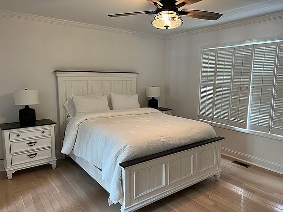 4th image of 25 Bay Woods Dr