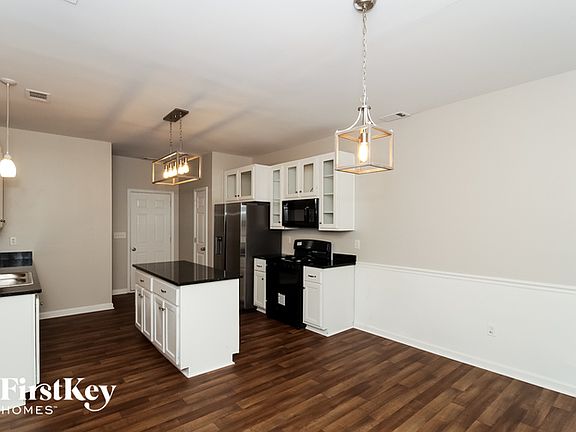 5th image of 130 Lexington Parke Dr