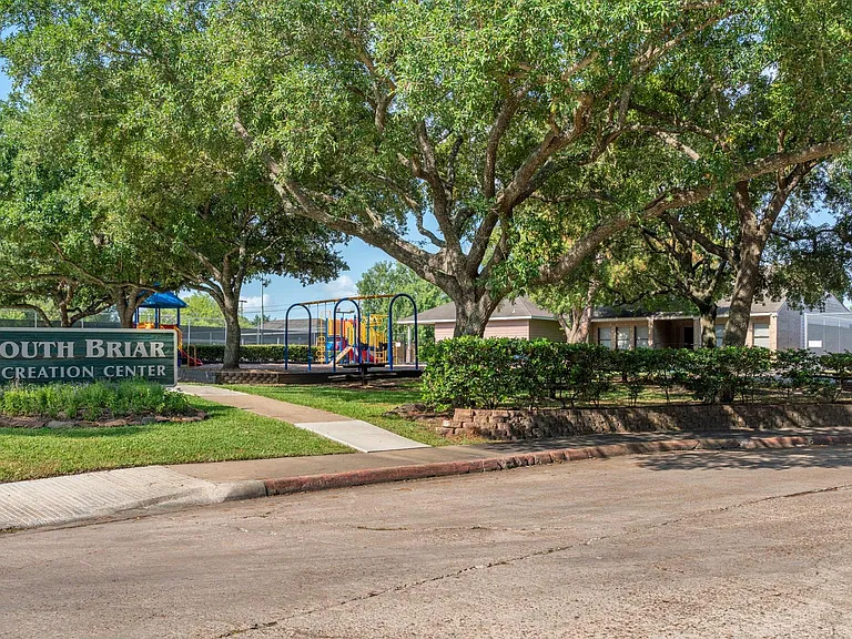 1704 Crystal Hills Dr — Photo 30