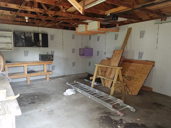2nd image of 6842 Lexington Ave