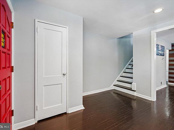 5th image of 767 Kennedy St NE