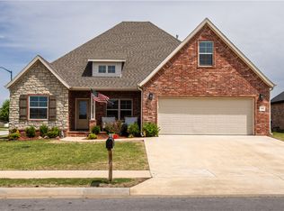 2405 Elisabeth Ct, Siloam Springs, AR 72761
