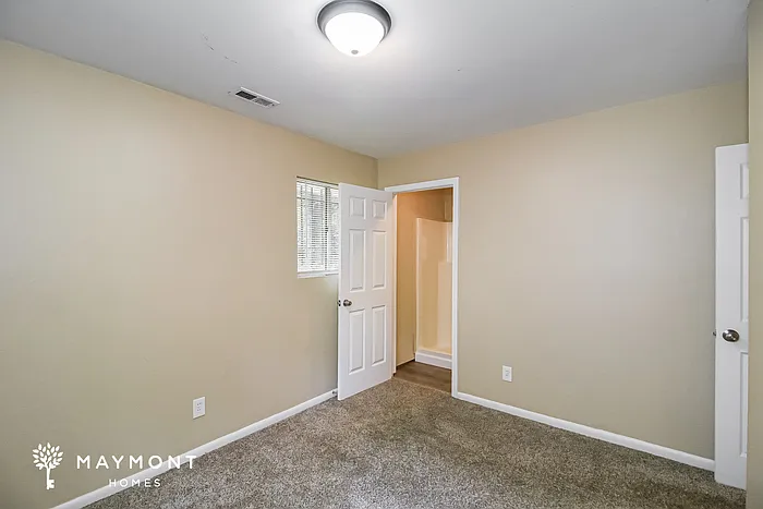 624 Robert E Lee Pkwy — Photo 9