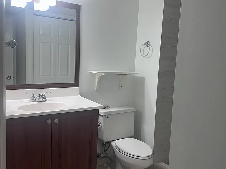 350 Lakeview Dr #102 — Photo 5