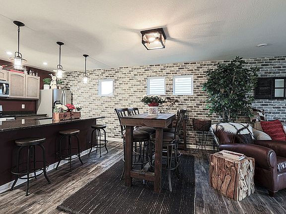 5th image of 5542 Castle Dr