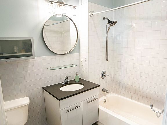 3rd image of 473 Newark Ave #11