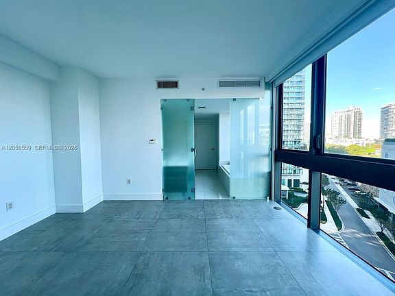 4th image of 650 NE 32nd St Unit 908